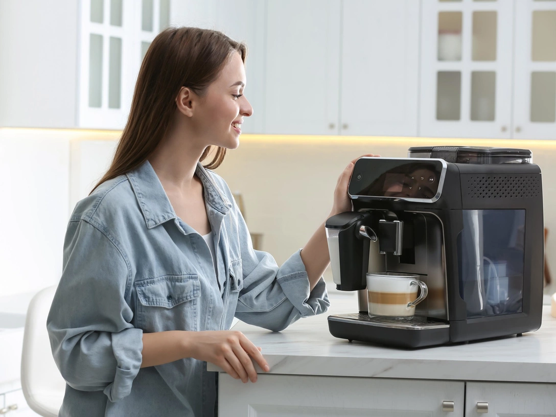 Невидимый враг: 7 неочевидных признаков, что вы пьете слишком много кофе (и это опасно) | marieclaire.ru