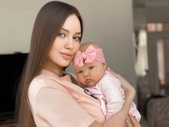 «Наша королЕва»: в первый день рождения младшей дочери Тарасова рассказала и показала, как проходили роды