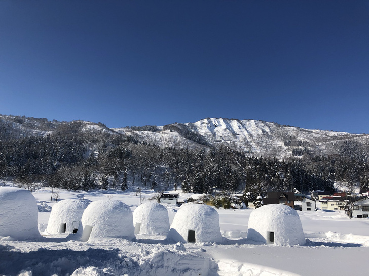 В Японии появилась деревня со снежными хижинами