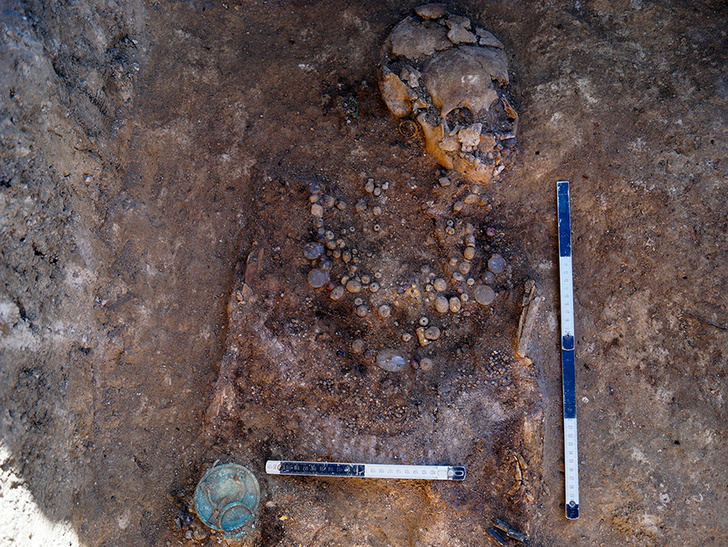 Оберег от злых сил: археологи РАН заглянули в амулетницу из древнеримской могилы