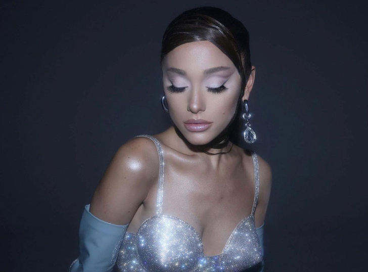 Так выглядит макияж поп-дивы, которая красится косметикой собственного бренда: показывает Ариана Гранде