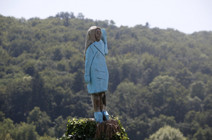 В Сети обсуждают «уродливую» статую Мелании Трамп, установленную в Словении