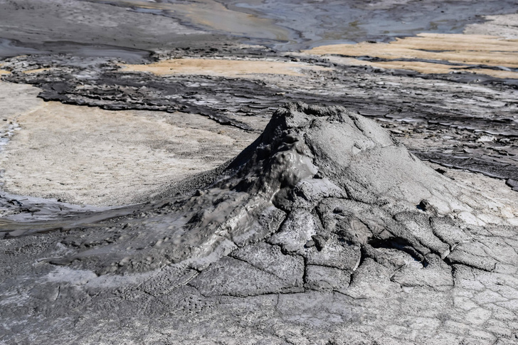 Чем опасны грязевые вулканы?