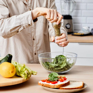 Тайны шеф-поваров: 6 лучших заправок для салата, которые способны преобразить любое блюдо