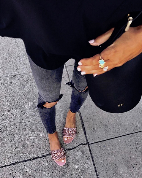 Total black: как носить черный