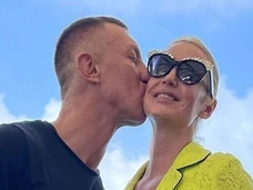 Анастасия Волочкова улетела на отдых с мужчиной, которого увела у невесты из «Давай поженимся!»