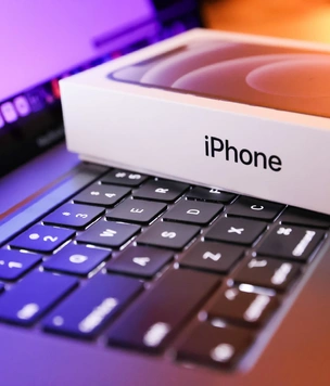 Оказалось, что Apple продолжает ввозить в Россию айфоны, несмотря на заморозку поставок