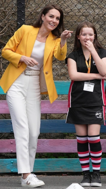 Кейт Миддлтон показала, как носить белоснежный тотал-лук и выглядеть в нем безупречно | marieclaire.ru