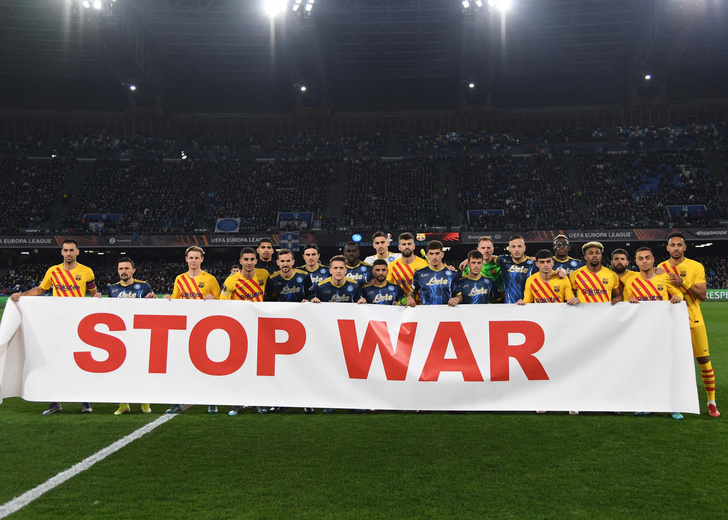 Футболисты призывают к миру