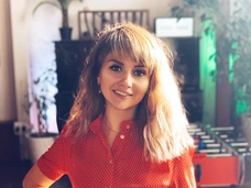 «Детство вернулось!»: Аня «Ранетка» исполнила хиты группы на закрытой блогерской вечеринке — видео