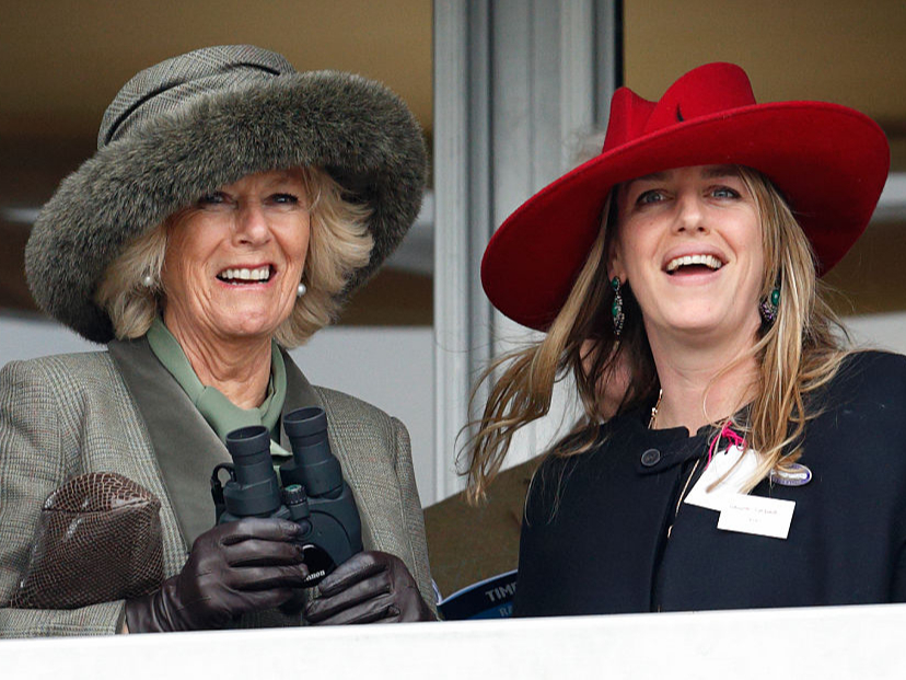 Герцогиня Камилла и Лора Лопес на фестивале скачек в Челтнеме, 11 марта 2015 | marieclaire.ru