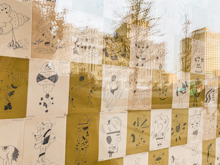 Искусство на витринах, авторский напиток и стикерпак от художников: коллаборация МОММА x «Азбука вкуса»