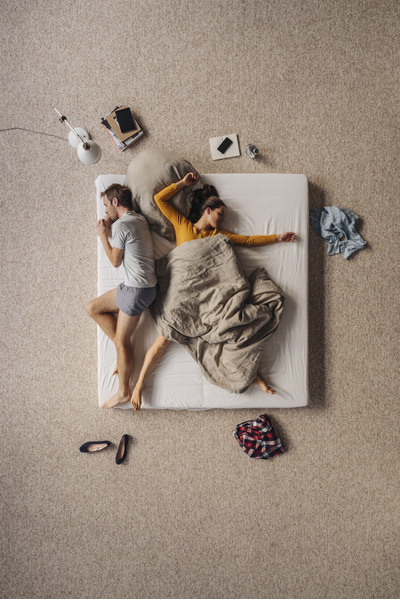 Что такое «развод на время сна» и полезен ли он для брака