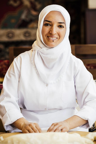 Под покровом и без: как турецкие красавицы следуют светской и религиозной моде