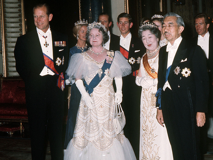 Без компромиссов: что не поделили принц Филипп и королева-мать