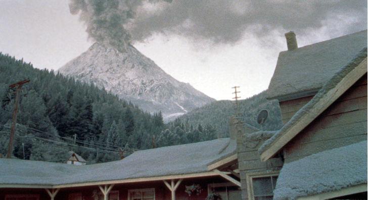 Вулканы, которых не было: как писатели и режиссеры проверяли героев на прочность при помощи вымышленных огненных гор