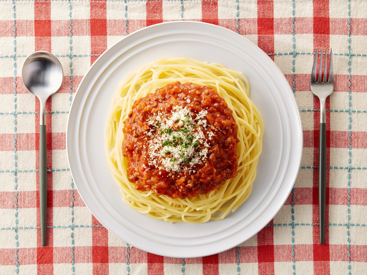 Ужин аристократов: секретный рецепт спагетти болоньезе из королевского дворца (Уильям и Гарри были в восторге)