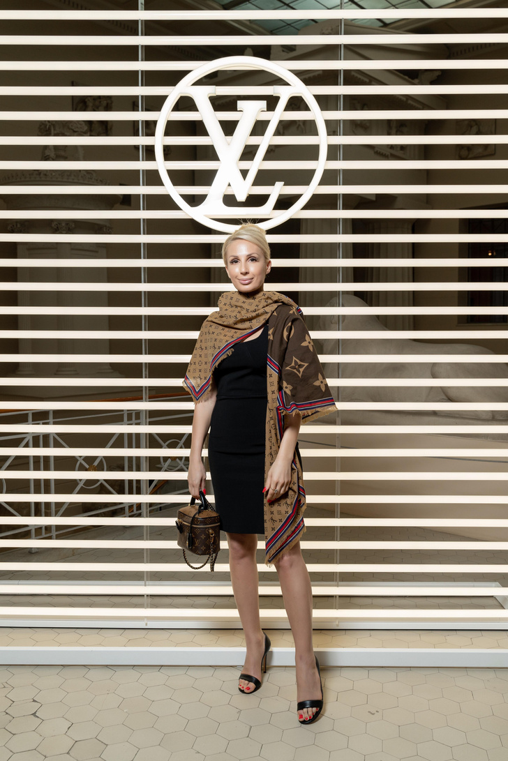 Аглая Тарасова, Симона Куст, Ксения Дукалис и другие гости на показе женской коллекции Louis Vuitton осень-зима 2021