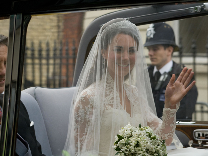 Слезы принцессы: какая тайна свадьбы Кейт Миддлтон была раскрыта раньше времени (и это заставило ее расплакаться)