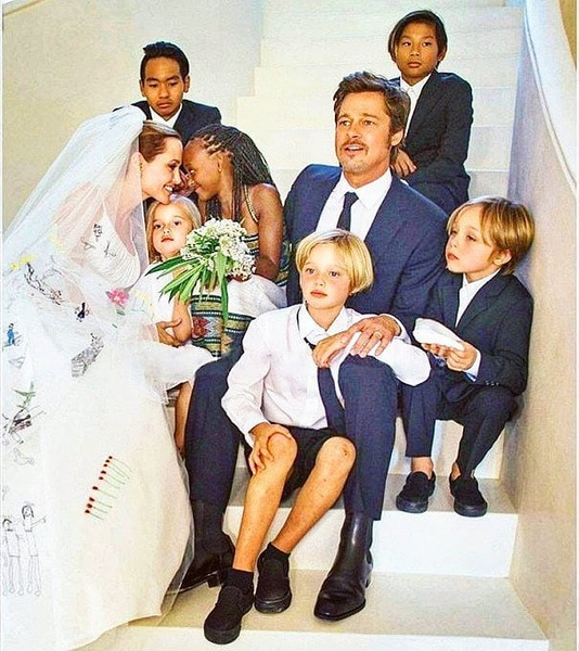 Анджелина Джоли и Брэд Питт с детьми день своей свадьбы