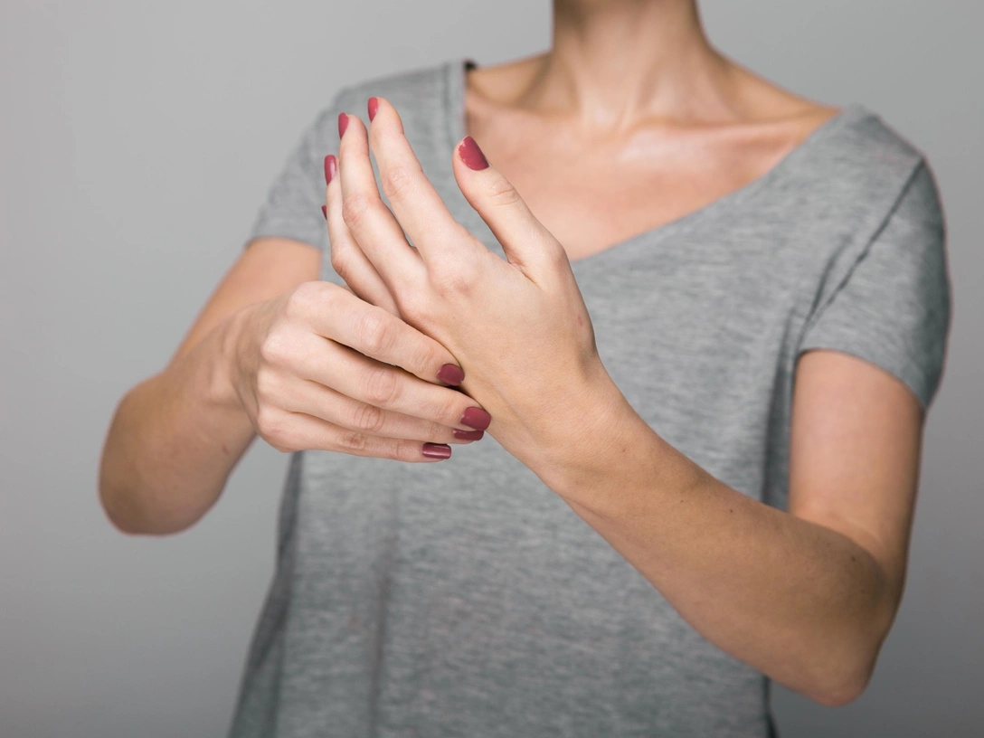 Простой тест, который покажет, что у вас скоро будет болезнь Паркинсона (и поможет предотвратить страшный недуг) | marieclaire.ru