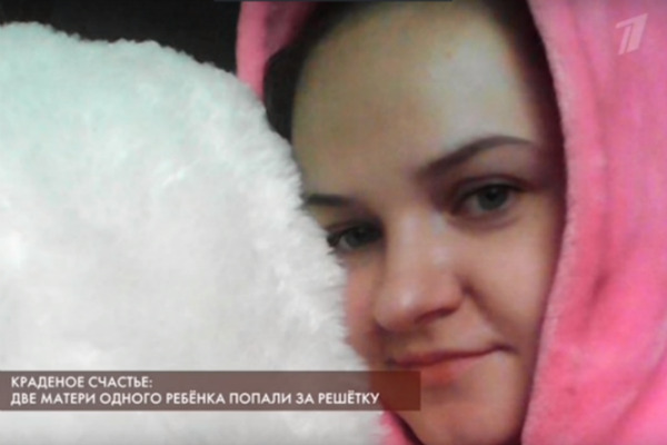 Виктория отдала своего сына Светлане, которая мечтала о ребенке | Источник: кадр из программы