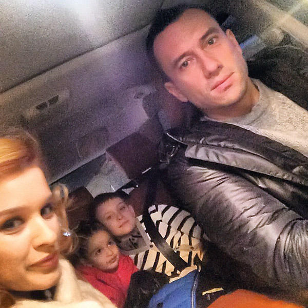 Ксения, Маруся, Даня и Миша едут на новогоднее шоу в Барвиху. Январь 2014 года