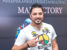 Цыганская свадьба, скандал с участницей «ДОМа-2» и борьба с ожирением. Александр Бердников из «Корней»