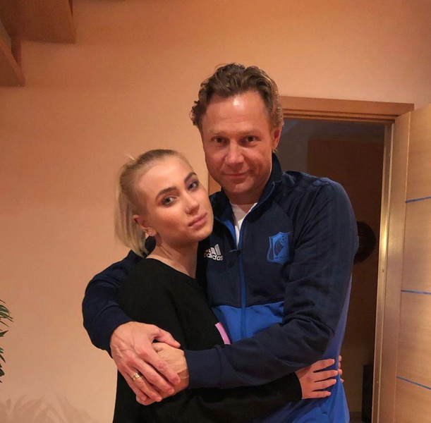 «Возврату не подлежит»: главный тренер сборной России Валерий Карпин выдал старшую дочь замуж