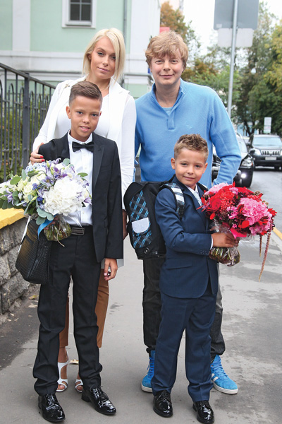 Андрей с женой Мариной и детьми – 11-летним Иваном и 7-летним Артемием, 2015 год