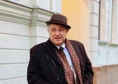 Евгений Петросян умилил снимком с подросшим сыном