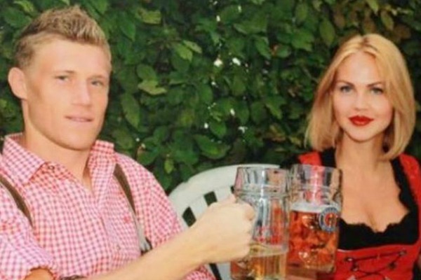 Супруга футболиста призналась, что муж выпил бутылку пива