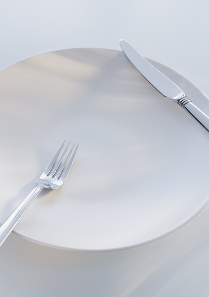 Фото №1 - Не в своей тарелке: эксперты анализируют плюсы и минусы самых популярных диет