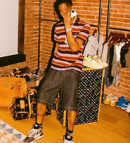 Король кроссовок и любитель андеграунда: 6 самых стильных вещей из гардероба Трэвиса Скотта