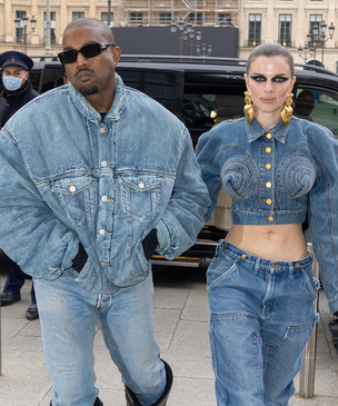 Джулия Фокс и Канье Уэст дебютировали на шоу в Париже в самых крутых джинсовых образах