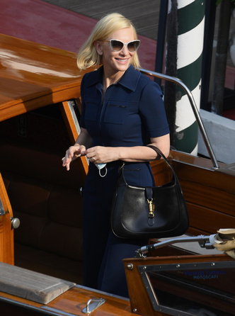 Кейт Бланшетт в роли туристки: между премьерами актриса гуляет по Венеции в тотал-луке Gucci