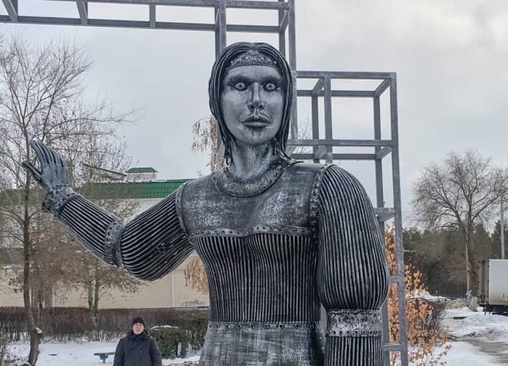 Пока, страшилище! Жуткий памятник Аленке убрали спустя три дня