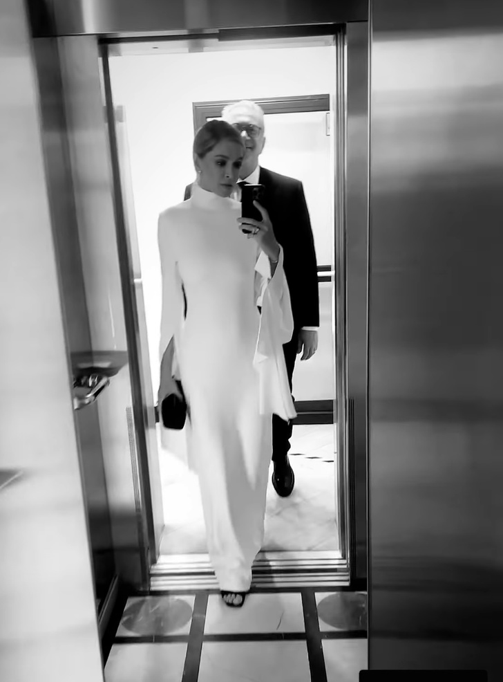 Белоснежное платье-водолазка с «крыльями», в котором Вера Брежнева отметила юбилей