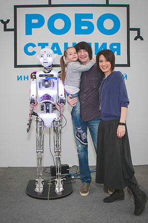 Фото №1 - Солист группы 312 не справился с кибер-креслом