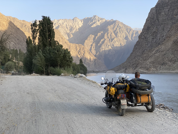 Тернистый путь к вершинам: как покорить Памирский тракт на мотоцикле ...