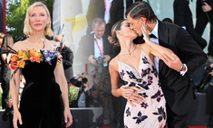 Жаркие поцелуи на ковровой дорожке и Кейт Бланшетт в цветах: Венецианский фестиваль набирает обороты