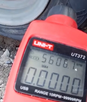 Что произойдет с покрышкой на «Жигулях» на скорости 620 км/ч (видео крупным планом)