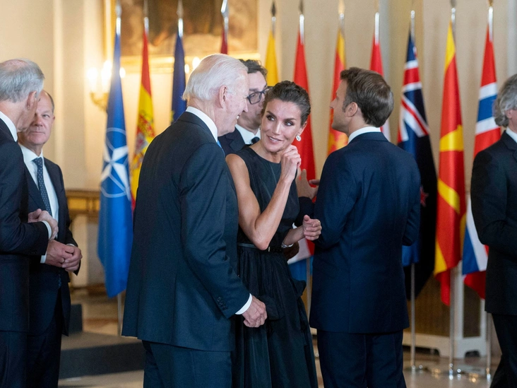 Королева Летиция и Джо Байден на гала-ужине для участников саммита НАТО в Королевском дворце в Мадриде, 28 июня 2022