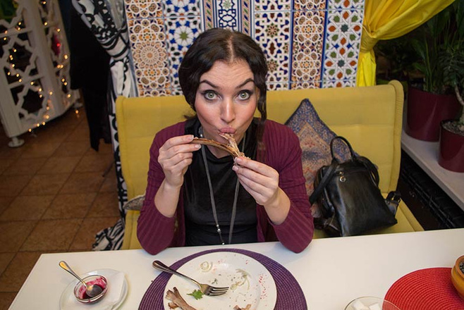 Блондинка, брюнетка и шатенка за рулем Volkswagen Tiguan