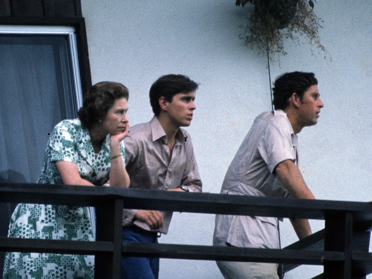 Елизавета ll вместе с Эндрю и Чарльзом в Монреале, где принцесса Анна принимала участие в олимпийских соревнованиях, 17 июля 1976