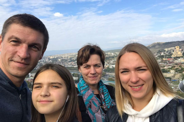 Дмитрий с дочерью Татьяной, мамой и второй супругой Натальей