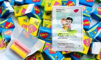 Самые вдохновляющие фразы из вкладышей в жвачке «Love is…»