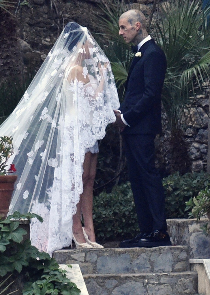 5 фактов о «бельевом» свадебном платье Кортни Кардашьян