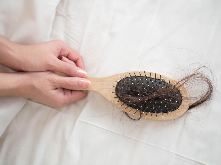 Норма выпадения: сколько волос в день теряет каждая женщина (и когда бить тревогу)