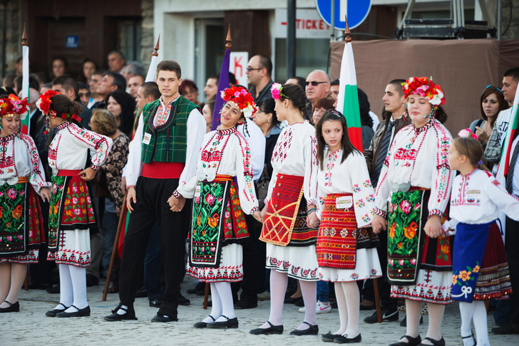 Танцующие на углях: 10 удивительных фактов о болгарах